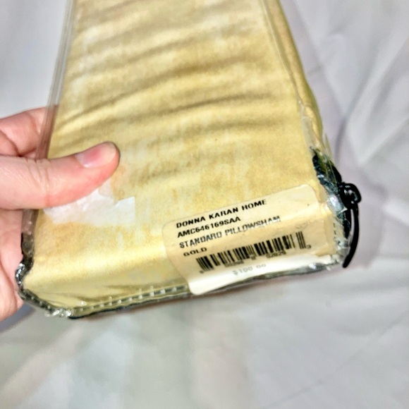 DONNA KARAN HOME GILDED COLLECTION GOLD - STANDARD/QUEEN Sham - Picture 3 of 10
